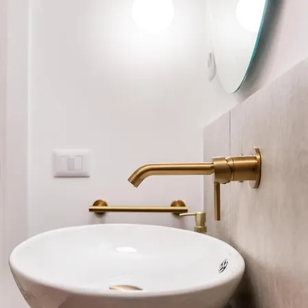 Golden Retreat Apartment *