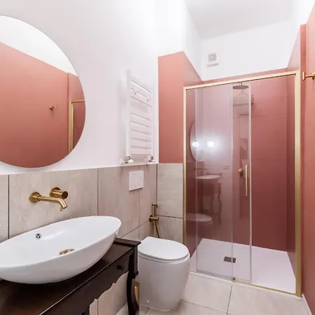 Golden Retreat Apartment Rom