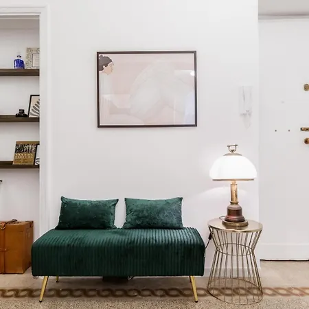 Golden Retreat Apartment